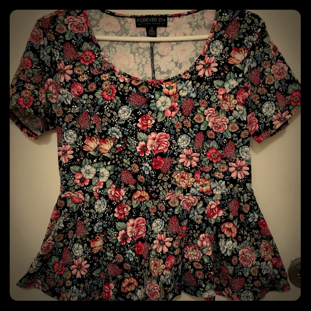 🍄2for15🍄 Flare Floral Top Size 1X, Forever 21